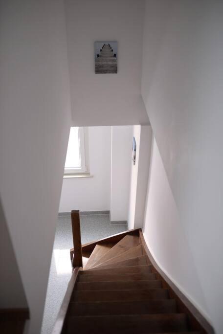 1 Zimmer Wohnung Dg Mit Klimaanlage Und Kleinen Balkon Oedheim Extérieur photo