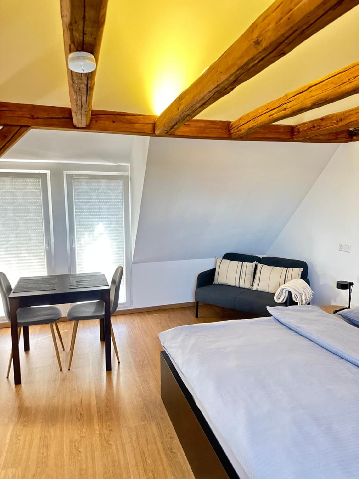 1 Zimmer Wohnung Dg Mit Klimaanlage Und Kleinen Balkon Oedheim Extérieur photo