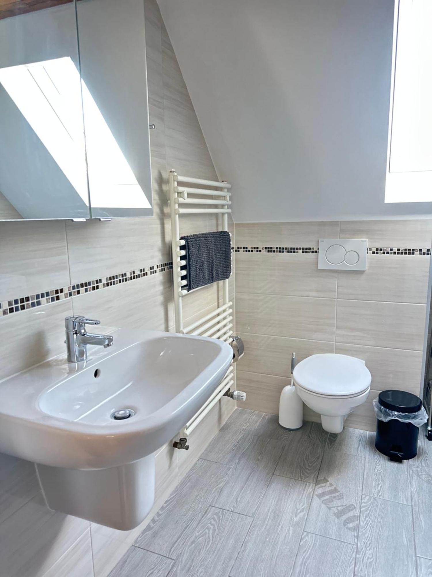 1 Zimmer Wohnung Dg Mit Klimaanlage Und Kleinen Balkon Oedheim Extérieur photo
